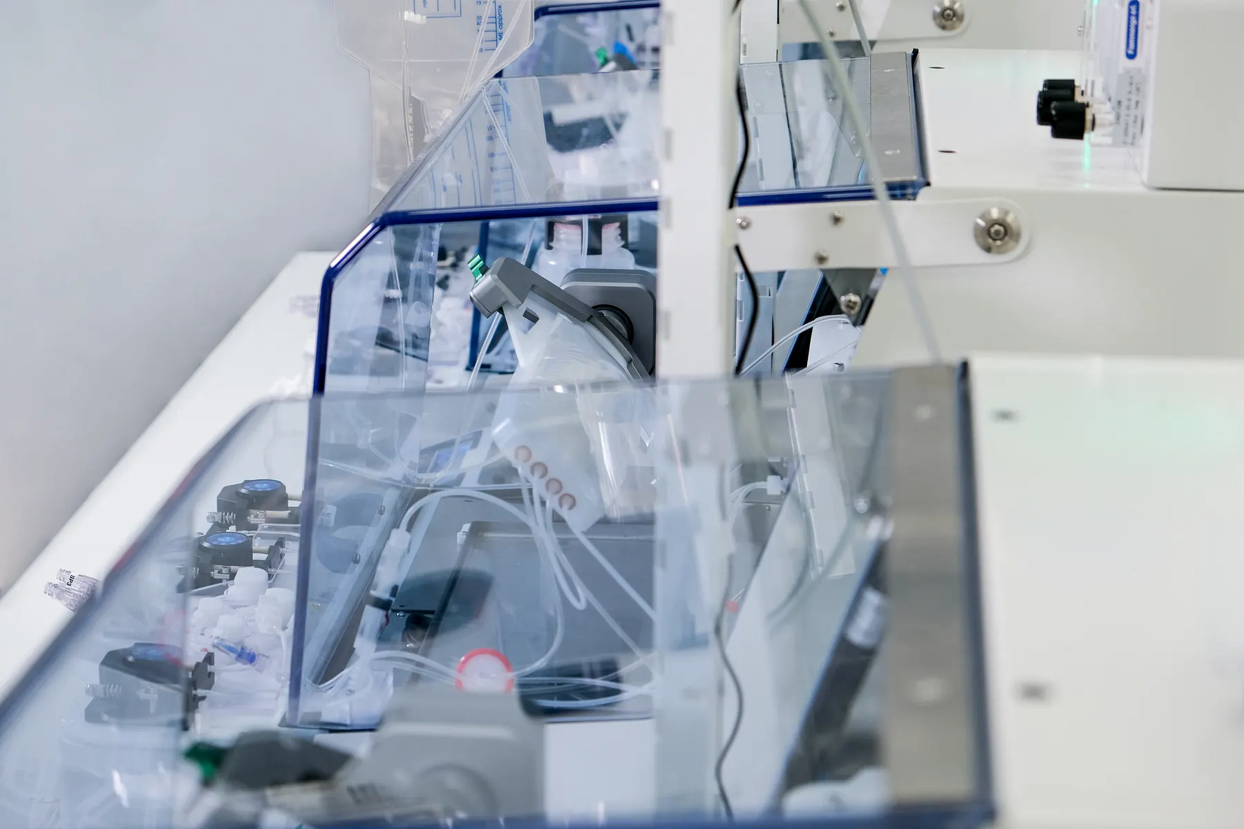 High-Throughput Bioprocessor in the lab
